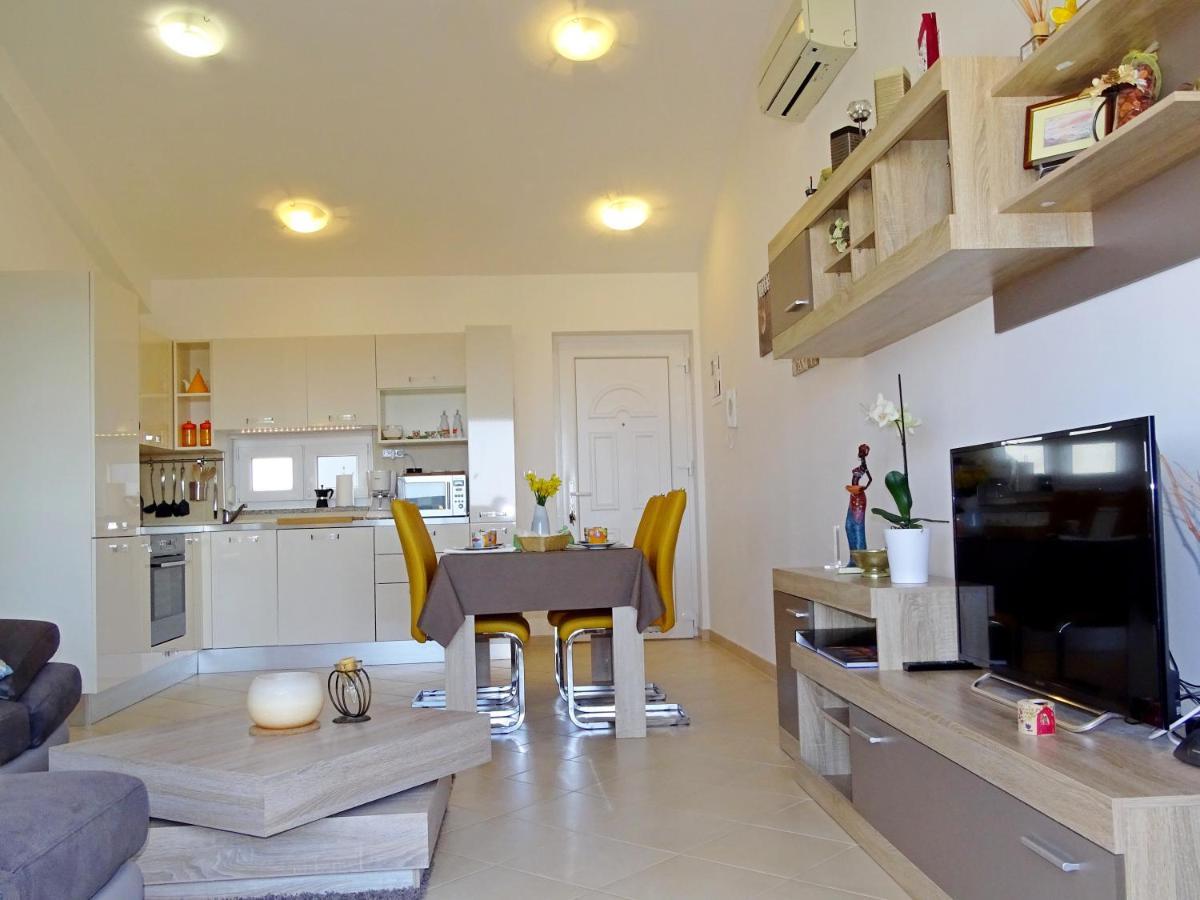 Bellavista Apartment *
